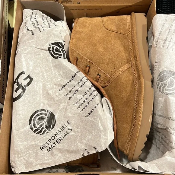 NWT - Ugg Neumel II chukka boot.  Chestnut color.  Big boys Size 6. - Picture 2 of 9